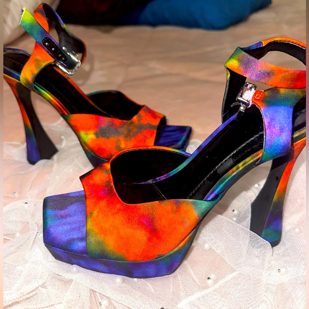 GB Super-Model Tie-Dye Platform Heels